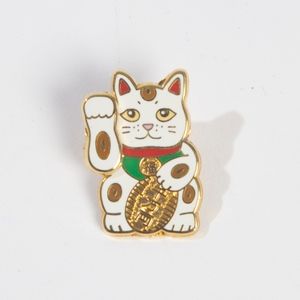 PINTRILL LUCKY CAT PIN